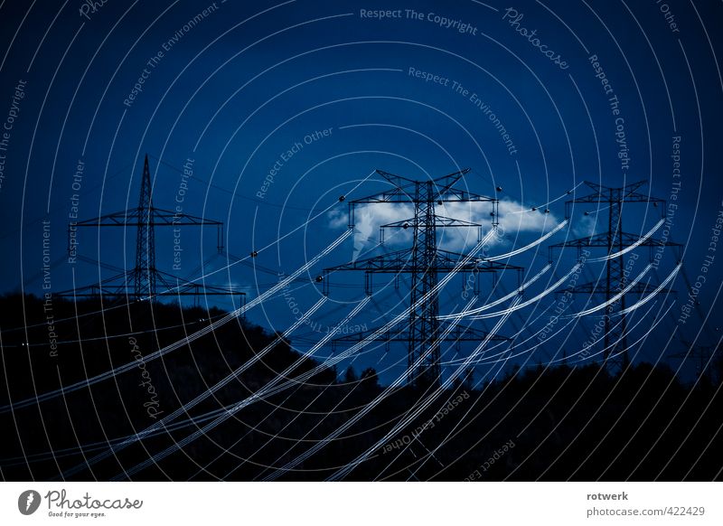 Energiewald Technik & Technologie Energiekrise Hochspannungsleitung Umwelt Landschaft Himmel Wolken Nachthimmel Klima Klimawandel Schönes Wetter Industrieanlage