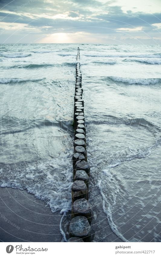 übers Wasser laufen Urelemente Luft Wolken Horizont Sonnenaufgang Sonnenuntergang Sommer Schönes Wetter Küste Strand Ostsee Meer Sehnsucht Fernweh Idylle