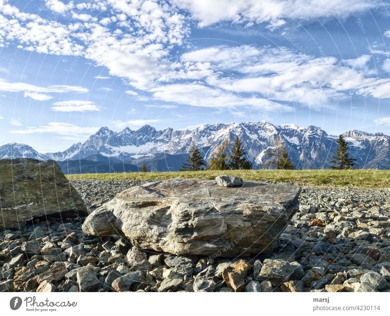 Fels und Steine. Im Hintergrund das Dachsteinmassiv Dachstiengruppe Ferien & Urlaub & Reisen wandern ruhig Stille Einsamkeit Stille Kletterparadies Vorfreude