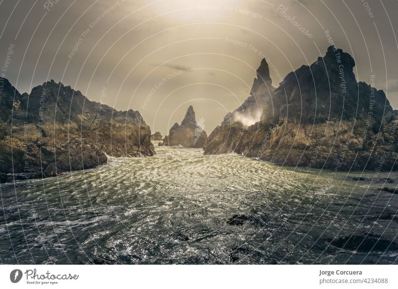 Atemberaubende Landschaft an der Cooper Coast von Irland. Von der Unesco geschützte Küste für die Artenvielfalt an Tieren und Mineralien. Kilfarrasy Strand. Erstaunliche Felsen