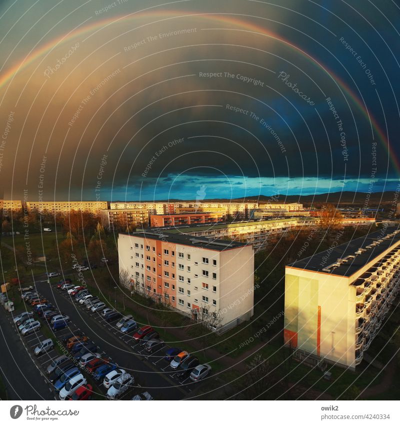 Spannweite Regenbogen Wetterumschwung Idylle Lichterscheinung Dämmerung Farbfoto Abend Sonnenlicht Außenaufnahme Vogelperspektive dramatisch Wolkenhimmel