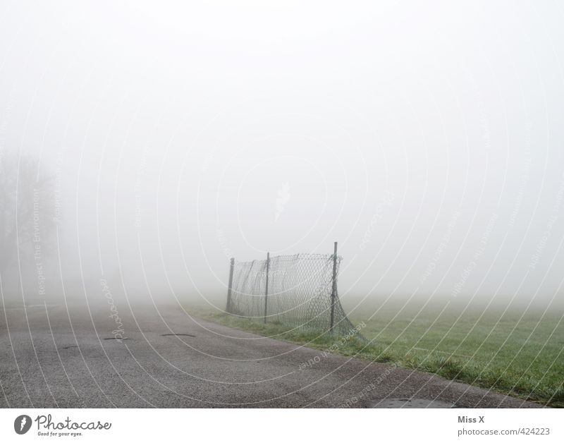 Herbstwetter Wolken Winter Wetter schlechtes Wetter Unwetter Nebel Regen kalt nass Stimmung Endzeitstimmung herbstlich Nebelschleier Nebelstimmung Zaun