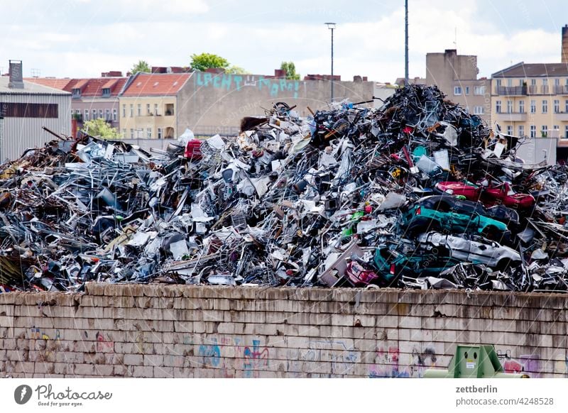 Schrottplatz abfall altmetall autowrack entsorgung lager logistik recycling recyclinglager schrott schrottlager schrottplatz schrottpresse stahl BEHALA stadt