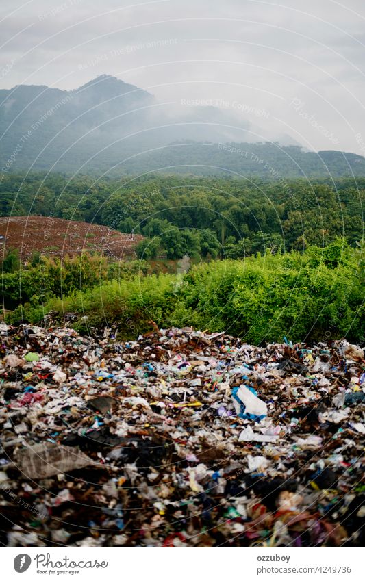 Mülldeponie Verschmutzung Deponie Umwelt Müllhalde Abfall Entsorgung dreckig Kunststoff Ökologie Haufen Trödel wiederverwerten Recycling Industrie