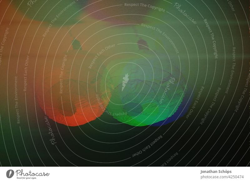 Lampenschirm aus Papier mit Glitch Effekt Menschenleer Farbfoto glitch effect Anaglyph fehler bunt hintergrund digital muster panne pixelkunst signale