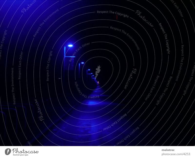 Laternen Licht Nacht Fototechnik blau Straße Wege & Pfade