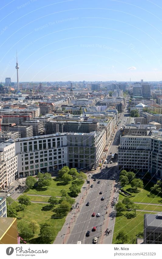 Leipziger Platz - Berlin Berliner Fernsehturm Sehenswürdigkeit Stadtzentrum Hauptstadt Wahrzeichen Himmel Architektur Straße Straßenverkehr Skyline Berlin-Mitte