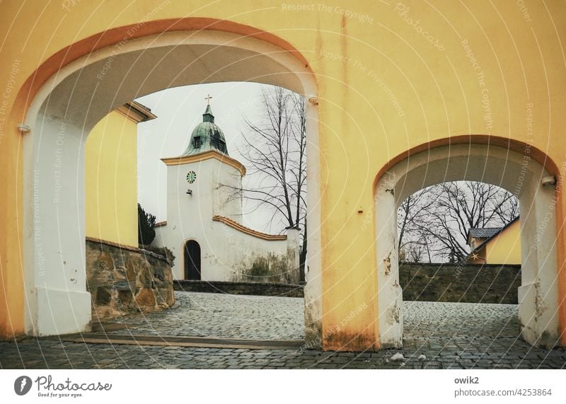 Bogen raus Tor Torbogen Gebäude Bauwerk Architektur Außenaufnahme Farbfoto alt Vergangenheit historisch Sehenswürdigkeit Strukturen & Formen Detailaufnahme