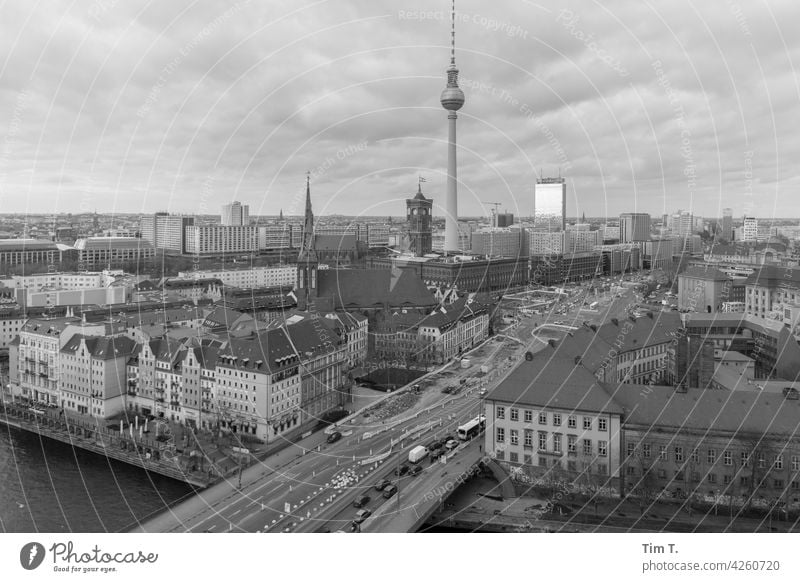 Berlin Mitte von oben mit Fernsehturm Berlin-Mitte Berliner Fernsehturm Wahrzeichen Rathaus Rotes Rathaus Stadtzentrum Hauptstadt Architektur Sehenswürdigkeit