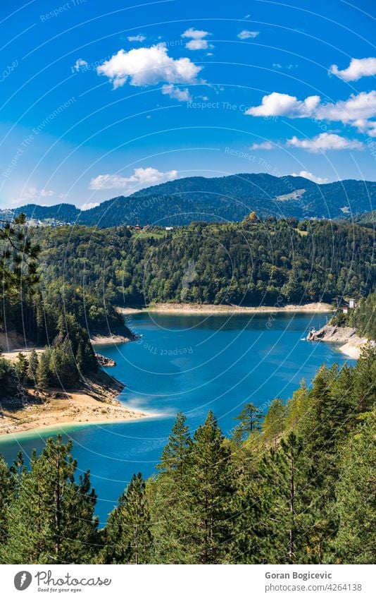 Zaovine See in Serbien schön Berge u. Gebirge Ansicht Himmel natürlich Wald Tourismus Natur im Freien reisen Landschaft malerisch Baum Wasser Abenteuer Urlaub