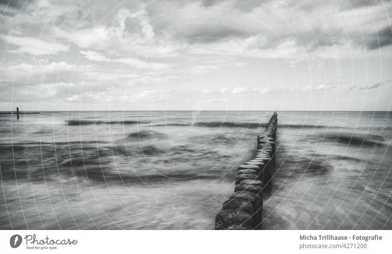 Buhnen in der Ostsee Insel Usedom Koserow Meer rau raue See Wasser Wellen Horizont Himmel Wolken Landschaft Natur Mecklenburg-Vorpommern