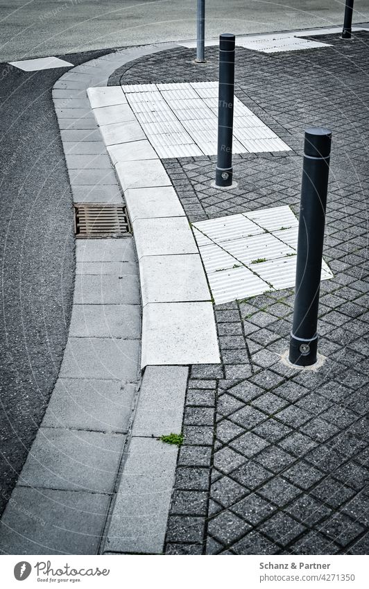 Bodemleitsystem für Sehbehinderte Blinde blind sehbehindert Leitsystem Straßenbau Fahrbahn Sicherheit Inklusion Behinderung überqueren Asphalt Verkehrswege