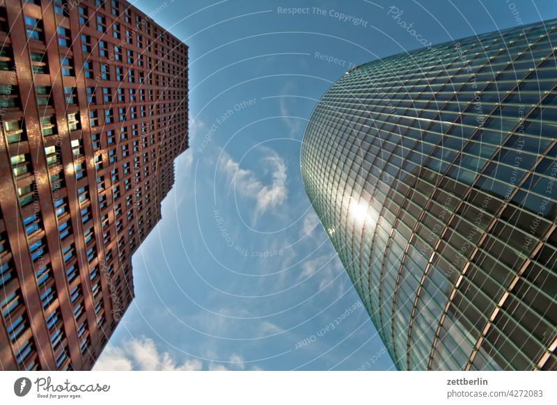 Potsdamer Platz abend architektur berlin büro city deutschland dämmerung froschperspektive hauptstadt haus himmel hochhaus innenstadt mitte modern neubau platz