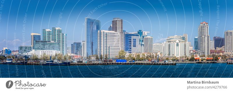 Panorama der Skyline von San Diego, Kalifornien Hafengebiet urban Wasser Wolkenkratzer Stadtzentrum Coronado Reflexion & Spiegelung Architektur Transparente