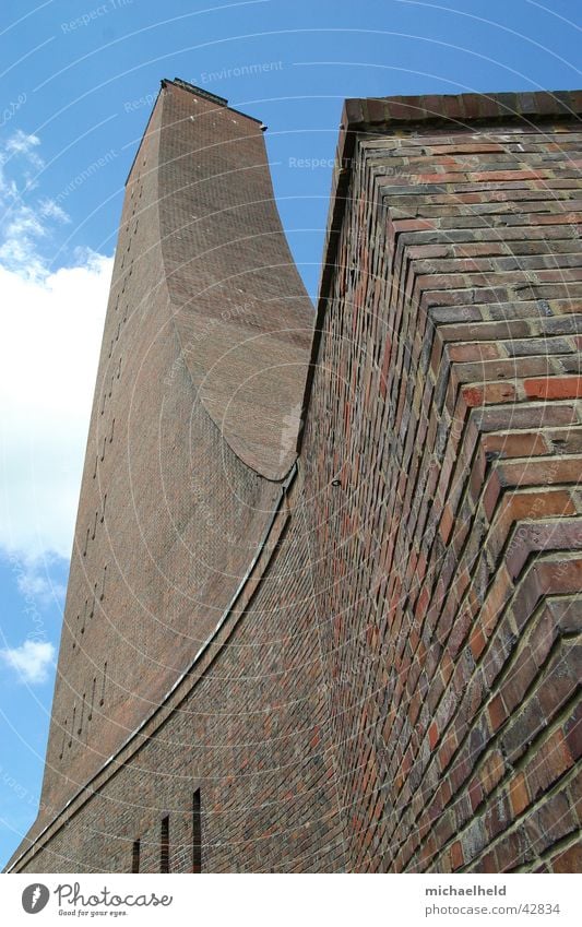 Ehrenmal Laboe Denkmal Wolken Backstein Froschperspektive U-Boot Ferien & Urlaub & Reisen Tourismus Architektur Marine-Ehrenmal Ostsee Himmel blau Turm hoch