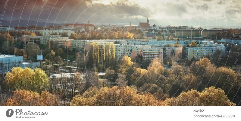 Stadtweit Bautzen-Gesundbrunnen Plattenbau Wohnblöcke Haus Gebäude Hochhaus Fassade Beton Architektur Außenaufnahme Horizont Abend Himmel Dämmerung Farbfoto