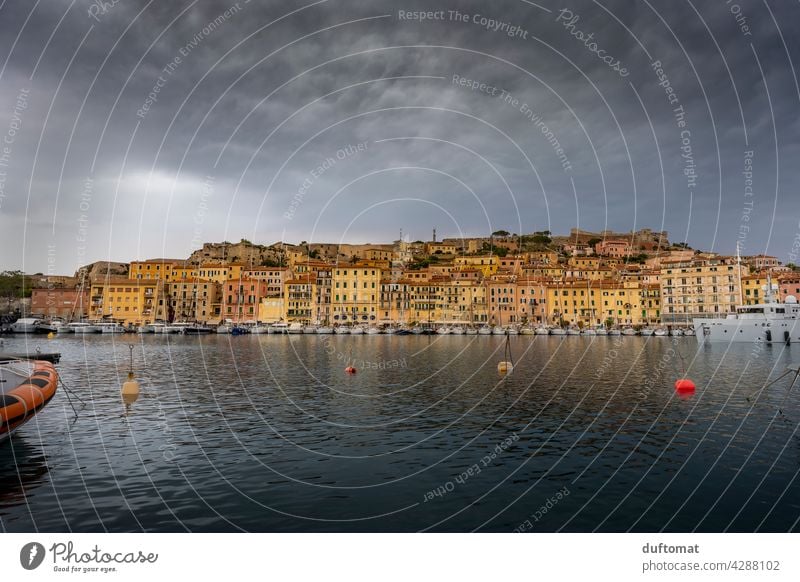 Stadtansicht von Portoferraio auf Elba, Italien portoferraio Meer Mittelmeer Urlaub Low level view bodennah Wasser Ferien & Urlaub & Reisen Farbfoto Küste