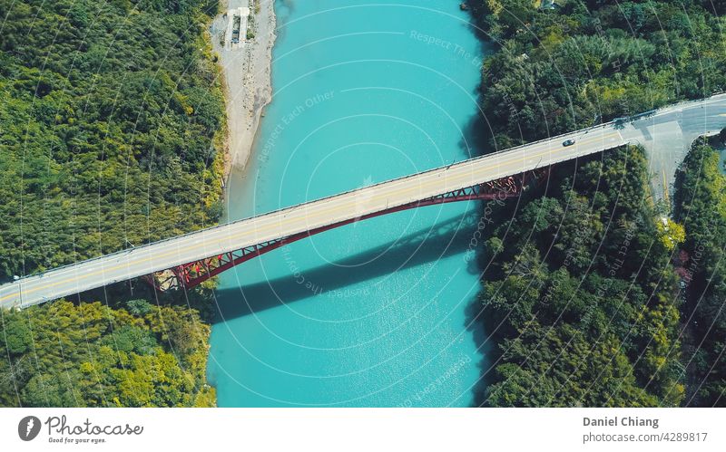 Brücke mit blauem Fluss Wasser Theodor-Heuss-Brücke Himmel Architektur von oben Moderne Architektur Transportbrücke Auto-Brigde moderne Brücke Außenaufnahme