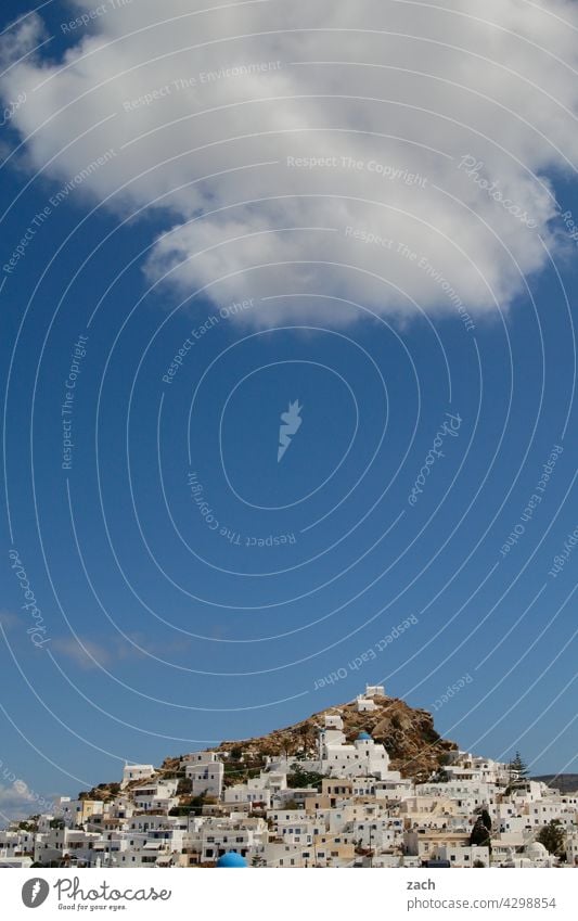 Weißblaue Geschichten Kykladen Kykladenarchitektur Griechenland Ägäis Mittelmeer Insel Ios Hügel Himmel Schönes Wetter Dorf Haus Häuser Kapelle Kirche