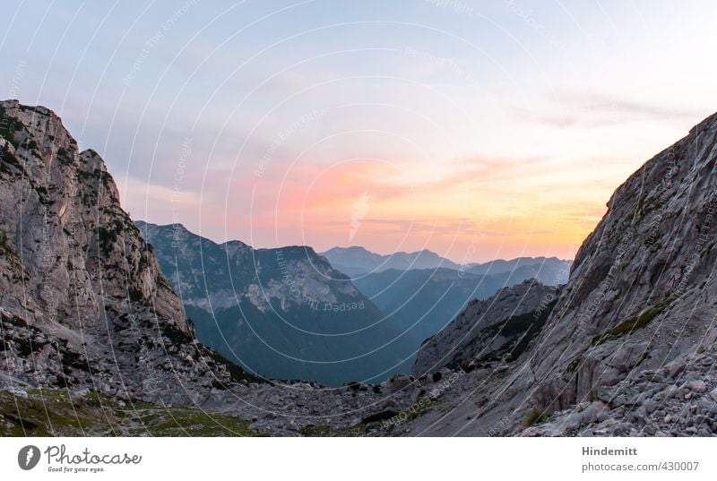 „Es war dieses somit ein herrlicher Sonnenaufgang.“ Umwelt Natur Landschaft Himmel Wolken Sommer Wetter Schönes Wetter Gras Felsen Alpen Berge u. Gebirge Gipfel