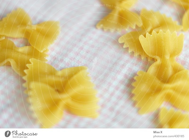 Nudeln Lebensmittel Teigwaren Backwaren Ernährung Mittagessen Abendessen Italienische Küche lecker Farfalle Nudelsorte Zutaten Gesunde Ernährung Kohlenhydrate