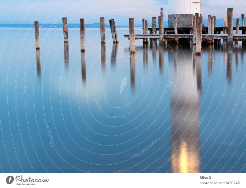 Spiegel Ferien & Urlaub & Reisen Ferne Wasser Küste Seeufer Bucht Nordsee Ostsee Meer Bauwerk Schifffahrt Bootsfahrt Hafen leuchten Horizont ruhig Leuchtturm