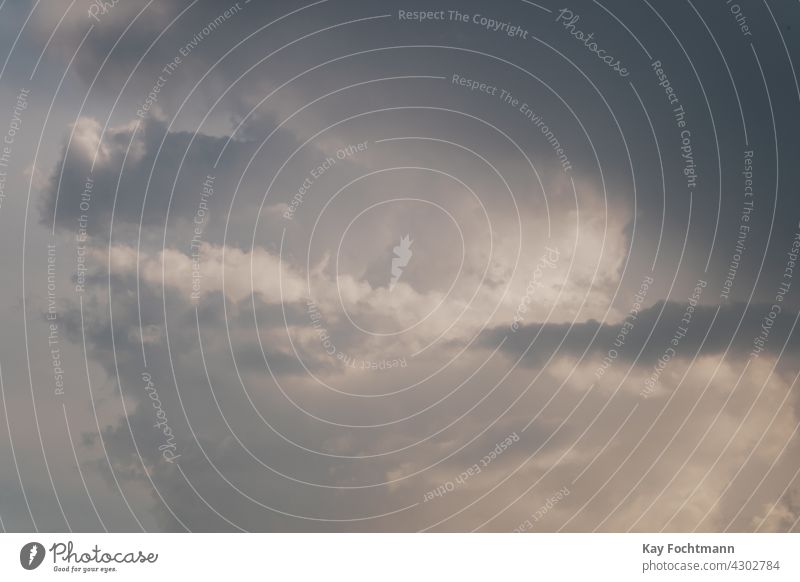 weiche Wolken am verträumten Himmel Hintergrund Hintergründe blau Blauer Himmel Cloud Wolkenlandschaft wolkig Textfreiraum Tag Erde Umwelt fluffig