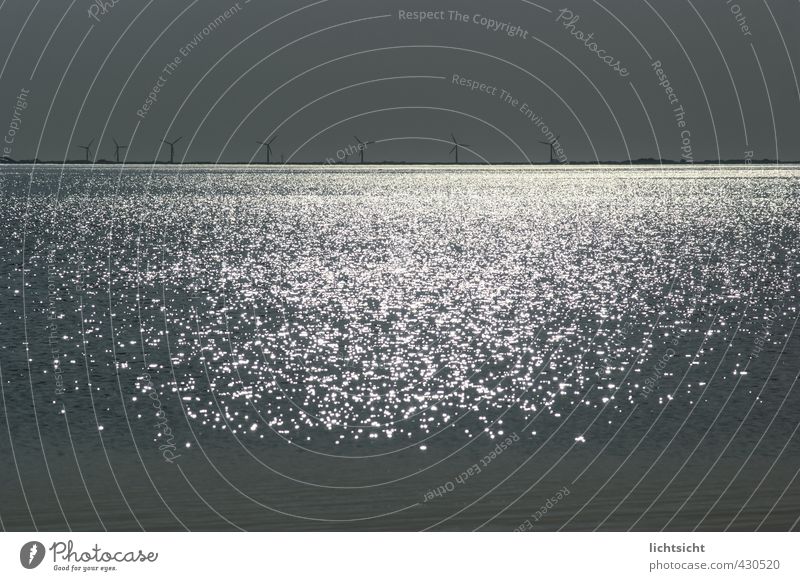 Diamantenmeer Energiewirtschaft Erneuerbare Energie Windkraftanlage Urelemente Wasser Himmel Horizont Sonne Wetter Schönes Wetter Küste Nordsee Meer glänzend