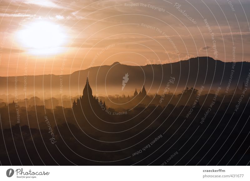 Bagan Sunrise Natur Landschaft Sonne Sonnenlicht Nebel Wald Hügel ästhetisch orange Lebensfreude ruhig authentisch Fernweh Gelassenheit Idylle Unendlichkeit