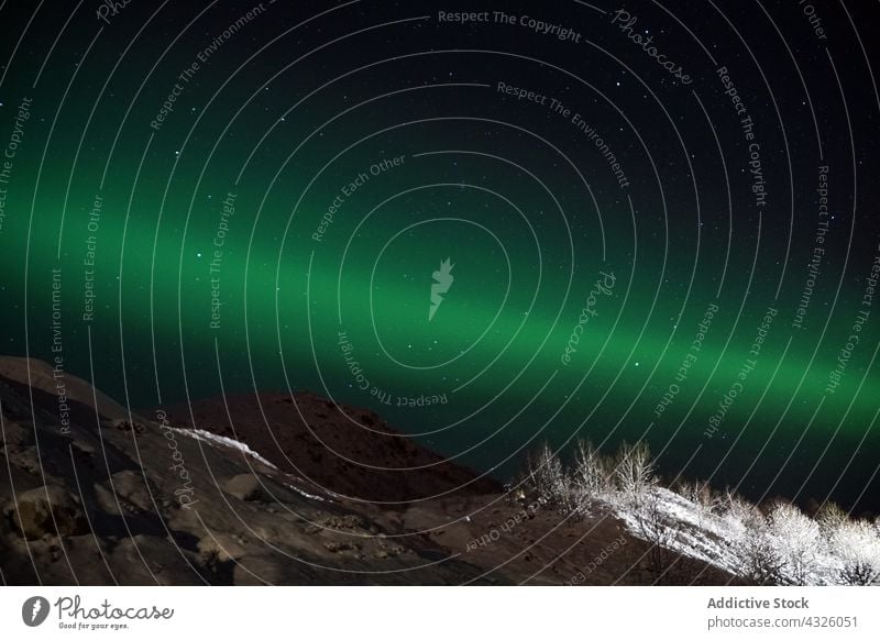 Spektakuläre Nordlichter in Tromso Aurora Kattfjorden Insel Kvalya Region Norwegen Winter Nacht borealis Landschaft Island Norden Raum Himmel nördlich