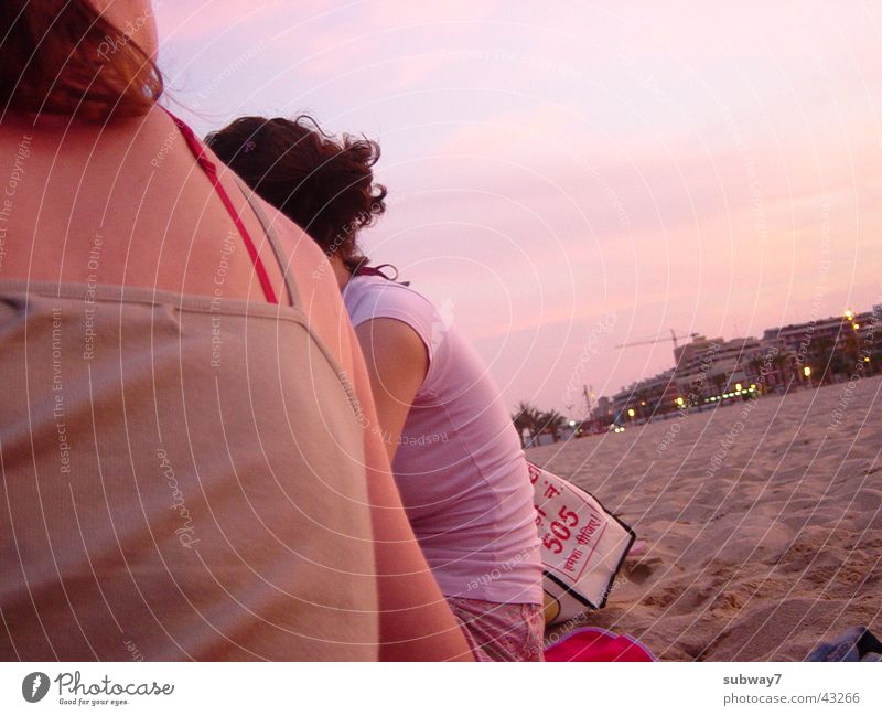 Damals am Strand 1 Freundschaft Meer Ferien & Urlaub & Reisen Spanien Sonnenuntergang Frau Freizeit & Hobby Abend Badestelle Junge Frau Menschengruppe Küste