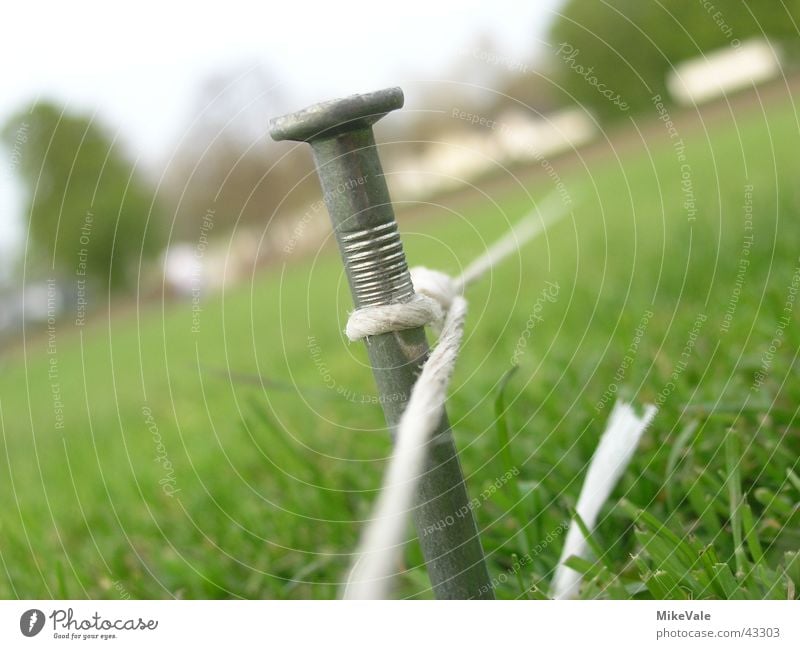 Links vom Nagel Punkt, rechts: aus! Wiese Spielfeld Schnur Rasen Vermessen Spielfeldrand