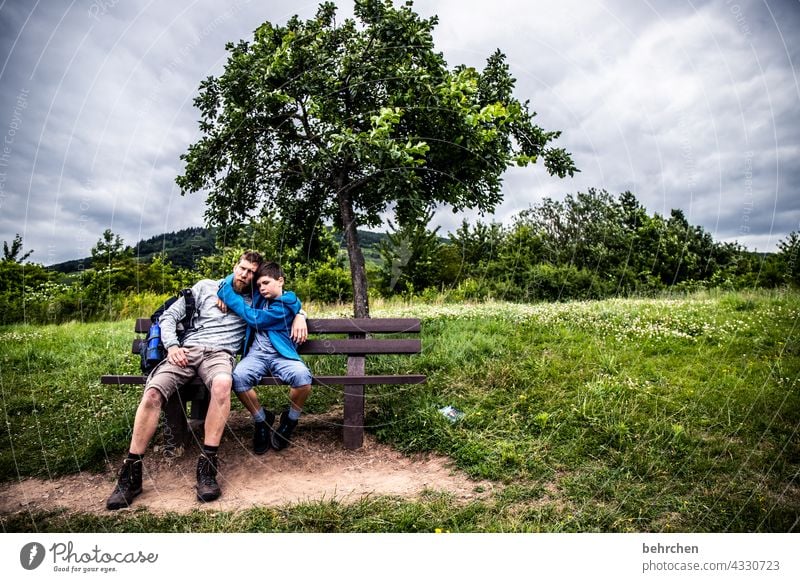 nähe Ausflug Zufriedenheit gemeinsam Zusammensein Vater Wanderer Kind Kindheit Sohn Abenteuer Hunsrück Moseltal Mosel (Weinbaugebiet) Idylle