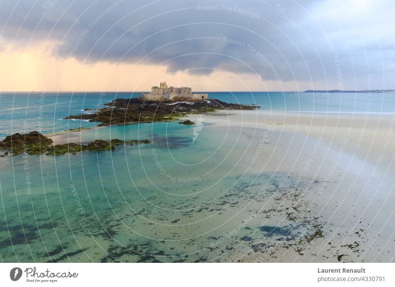 Fort National am Strand von Eventail in Saint-Malo Frankreich bretagne Bretagne Küstenlinie Insel Landschaft malo national Heilige saint-malo MEER reisen türkis