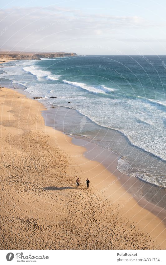 #A# Surfers On The Beach Meer Meerwasser Meerufer Strand el cotillo whitewash Kanaren Kanarische Inseln Spanien Tourismus Natur Landschaft Sommer Himmel