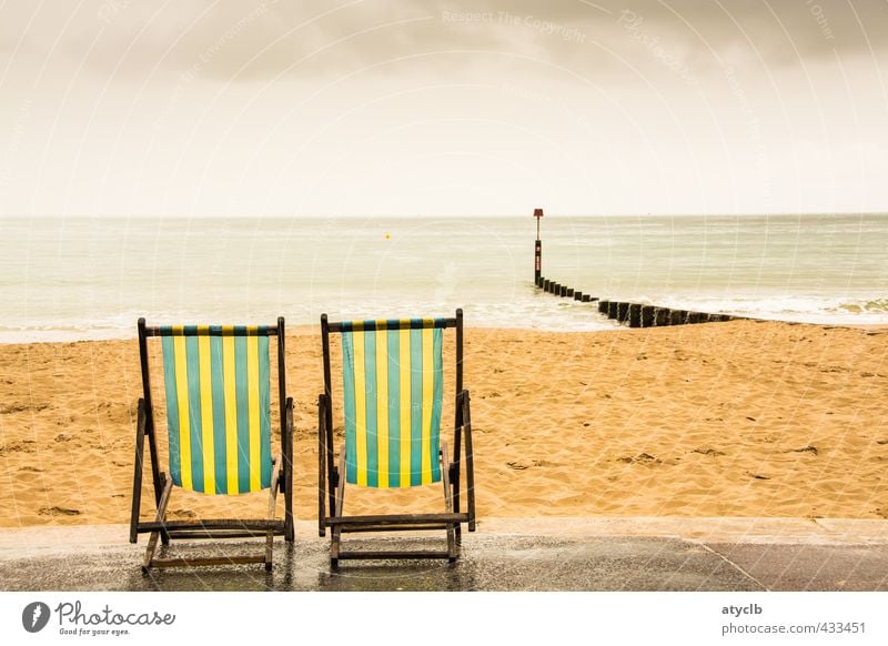 Auf dem Sonnendeck Glück Ferien & Urlaub & Reisen Freiheit Sommer Sommerurlaub Sonnenbad Strand Meer Sport Wassersport Schwimmen & Baden Sand Himmel Wolken