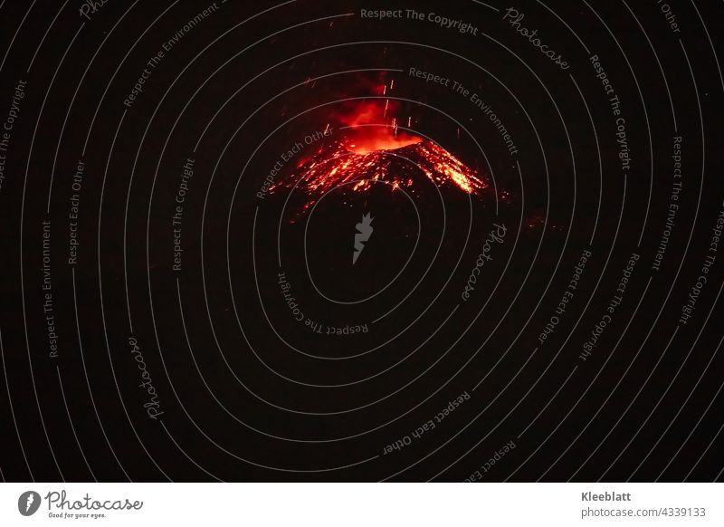 Ätna - Vulkanaktivität bei Nacht Sizilien Berge u. Gebirge Italien Natur Eruption Aussicht Vulkankrater Tourismus Expedition Lava Schwefel Himmel Umwelt Gipfel