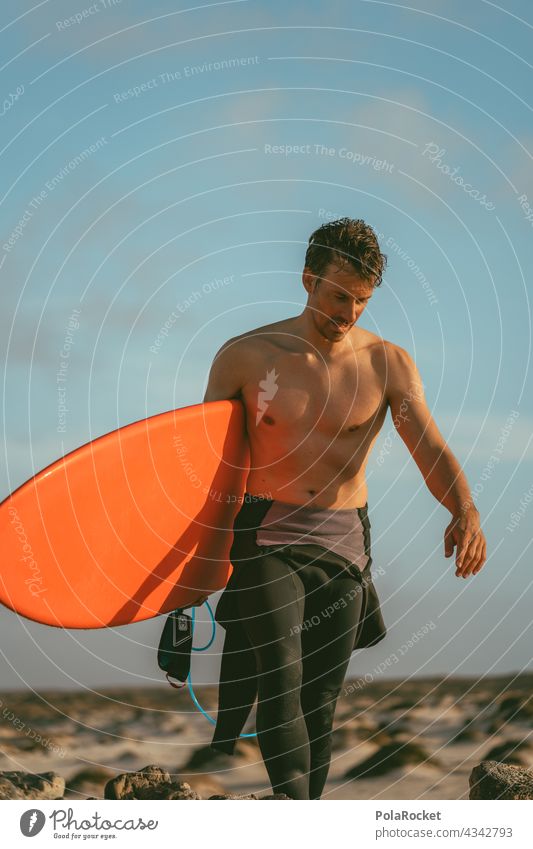 #AS# Surfer nach Surfen Surfbrett Surfschule Surfers Paradise Board Fuerteventura Kanarische Inseln Wassersport Extremsport Küste Strand Wellen Sport Lifestyle