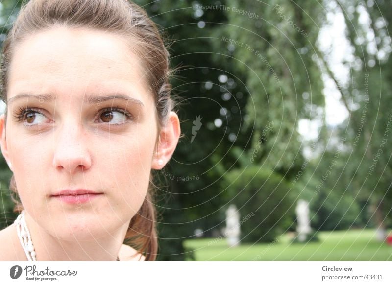 Dieses Schwesterchen... Frau Park Natur Porträt schwerster Gesicht Blick Auge Kopf woman glance hair Haare & Frisuren