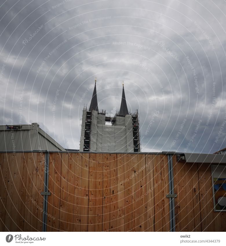 Unnahbar Bamberg Altstadt Kirche Außenaufnahme Blick nach oben Kirchturm Kloster Abtei Abteikirche Benediktinerabtei säkularisiert Klosterkirche Sanierung