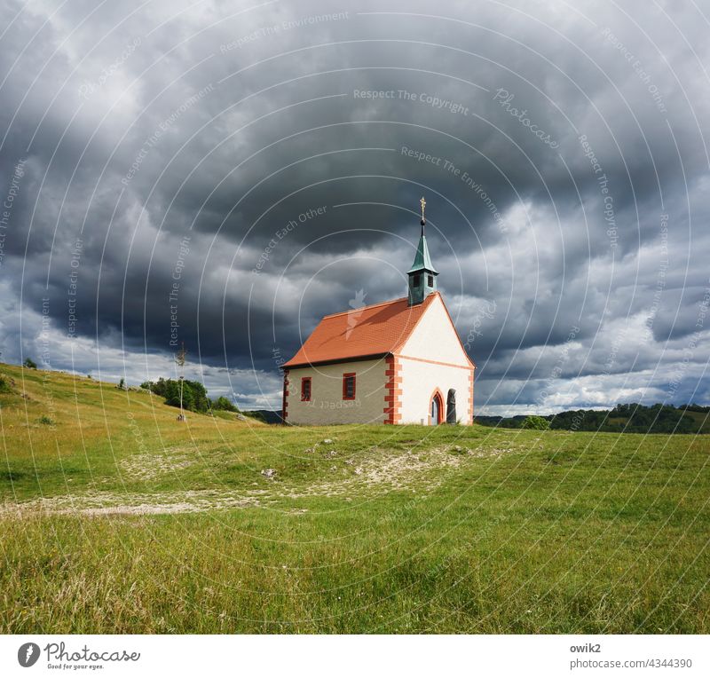 St. Walburgis Oberfranken Walberla Fränksiche Schweiz Walburgis-Kapelle Ausflugsziel Franken Landkreis Forchheim Ehrenbürg Sehenswürdigkeit Feld Wiese