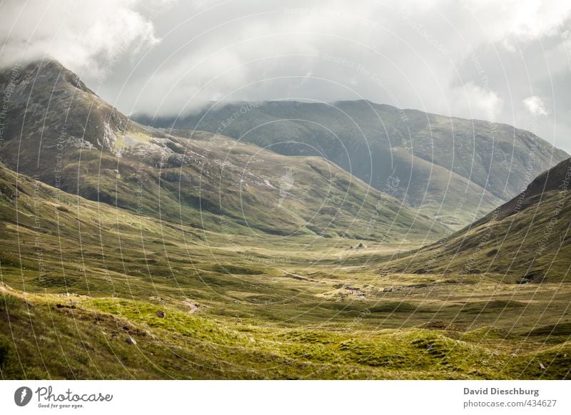 In der Mitte der Highlands Ferien & Urlaub & Reisen Sommerurlaub Berge u. Gebirge wandern Natur Landschaft Himmel Wolken Frühling Schönes Wetter Pflanze Gras