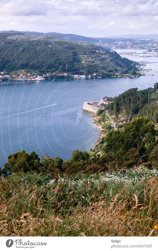 Luftaufnahme einer spanischen Flussmündung im Norden Spaniens Landschaft MEER reisen Ansicht blau Natur Wasser Meer Urlaub Küste Mündung Sommer Tourismus