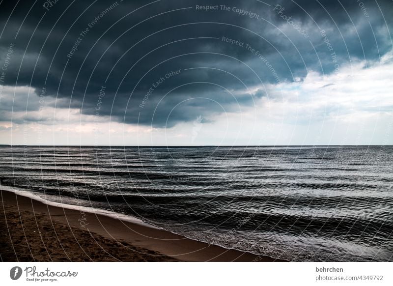 wie zwei decken Sandstrand Strandsand dramatisch Wellen Wasser Idylle Sehnsucht Usedom Fernweh weite Freiheit Natur Wolken Ostseeküste Küste Landschaft Meer