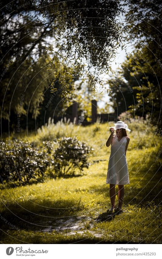 a summer day Mensch feminin Junge Frau Jugendliche Erwachsene Leben Körper 1 18-30 Jahre Umwelt Natur Landschaft Pflanze Himmel Sommer Schönes Wetter Garten