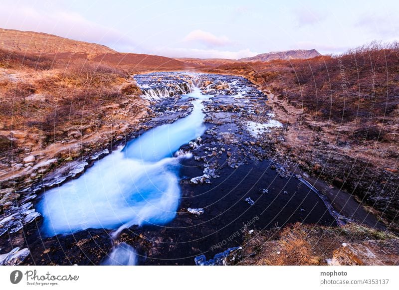 Wasserfall Bruarfoss im Winter, Südisland Landschaft Langzeitbelichtung Natur abenteuer bekannte orte blau bruarfoss eindrücklich einsam eis eiskalt erlebnis