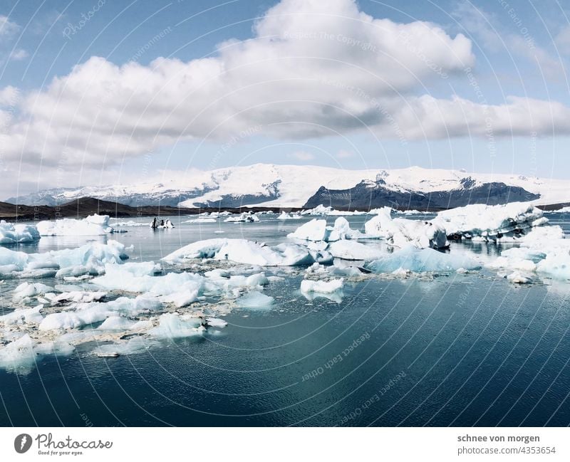 eisweit Island eisbrocken Weitwinkel wasser Eis Gletscher Frost Außenaufnahme blau Schnee Eisberg kalt Natur Landschaft Menschenleer Jökulsárlón Lagune See