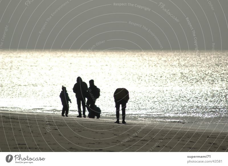 "blendendes Wasser" 1 Meer Strand Spielen Menschengruppe Sand Sonne Wind