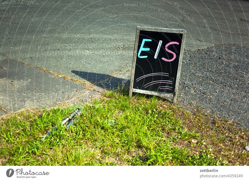 EIS heiß hitze sommer ankündigung reklame werbung schild süßigkeit gastronomie ferien urlaub cafe eiscafe eisbude