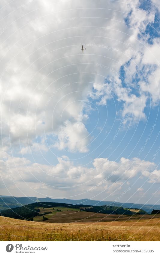 Blick vom Heidelstein (Rhön) deutschland dorf ferien hessen idyll kleinstadt landschaft landwirtschaft nordhessen sommer sommerfrische urlaub wald wiese rhön